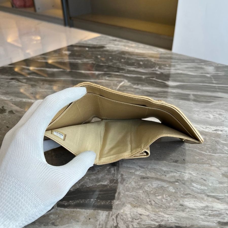 Chanel • 金色金釦羊皮19三折短夾-6