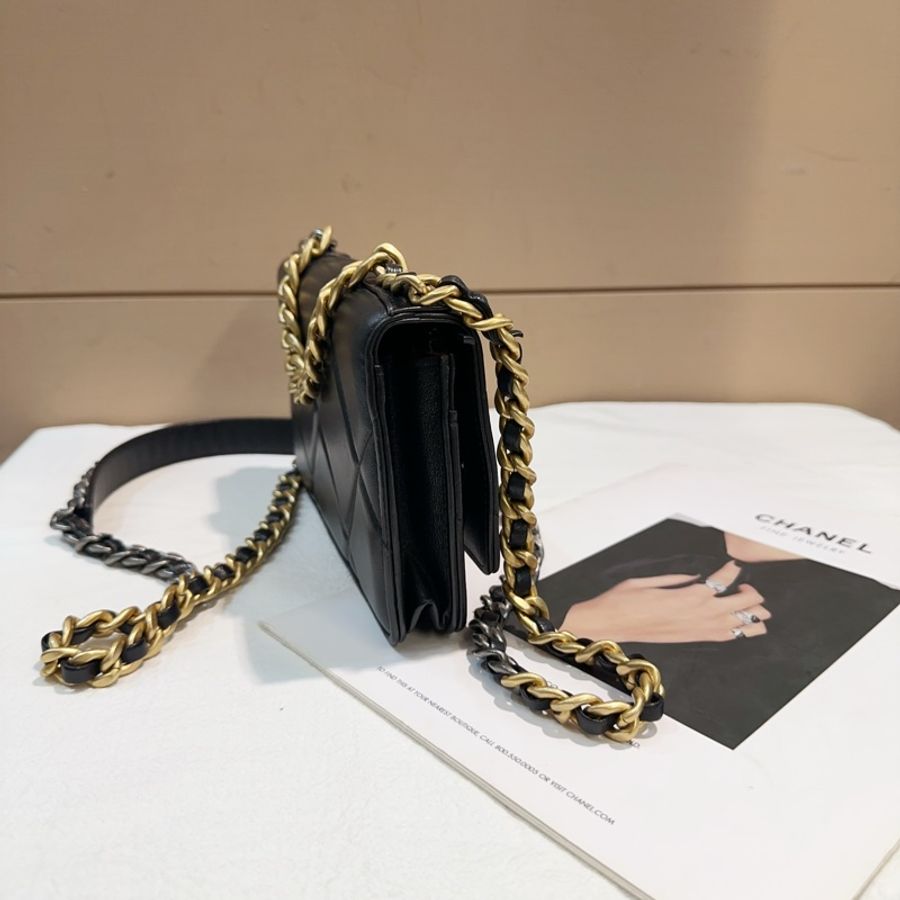 Chanel 黑羊皮霧金釦19 6卡WOC-3