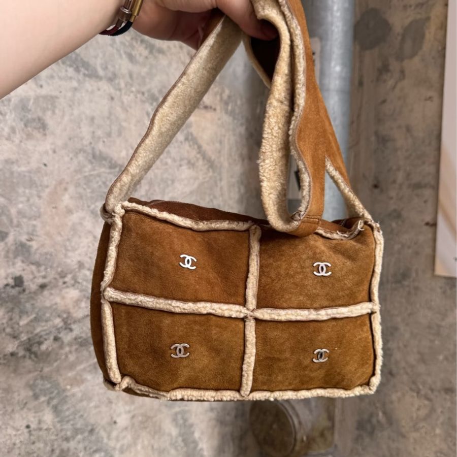 Chanel • 焦糖色麂皮拼羊羔毛四宮格銀釦郵差包 Teddy-0