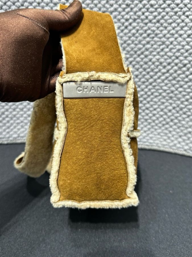 Chanel • 焦糖色麂皮拼羊羔毛四宮格銀釦郵差包 Teddy-6