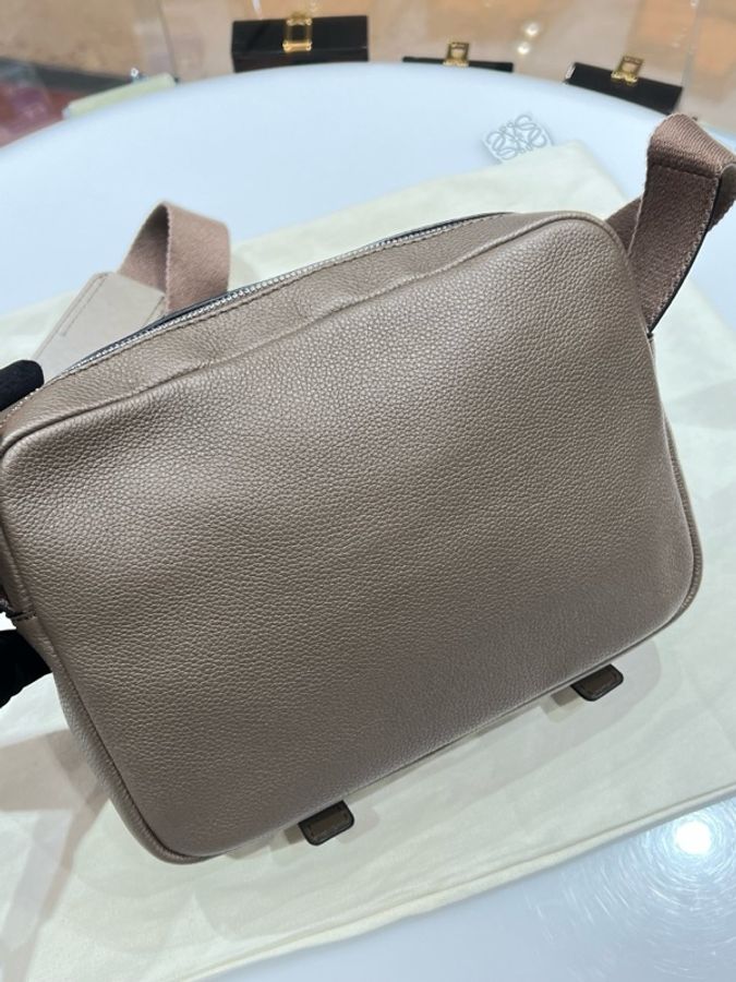 Loewe羅意威military大象灰郵差斜挎包底長23.5cm-1