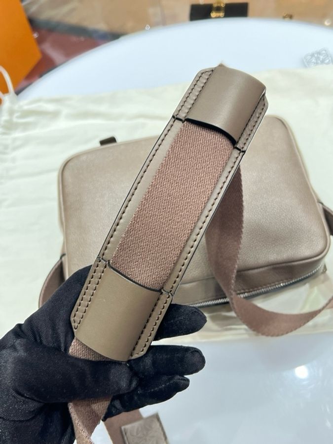 Loewe羅意威military大象灰郵差斜挎包底長23.5cm-6