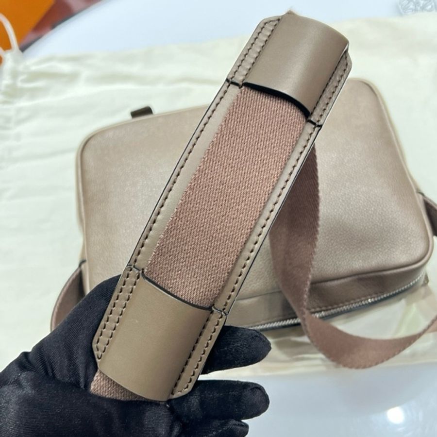 Loewe羅意威military大象灰郵差斜挎包底長23.5cm-13