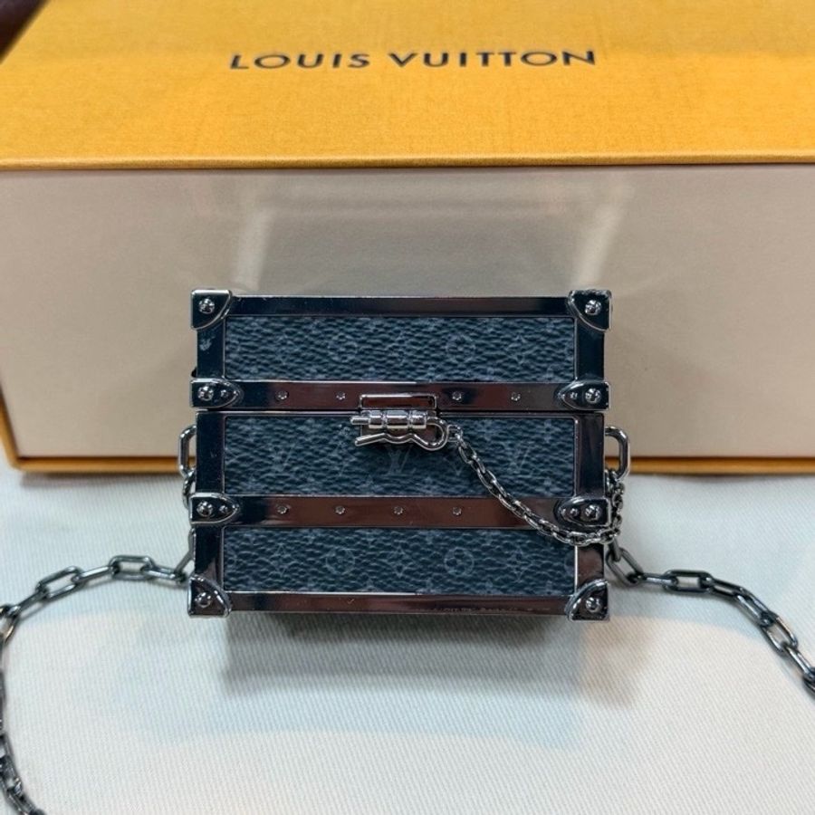 Louis Vuitton 路易威登 Trunk mini 黑花迷你小硬箱 男女同款 耳機包 鏈條斜挎包 尺寸7×5×3cm-1
