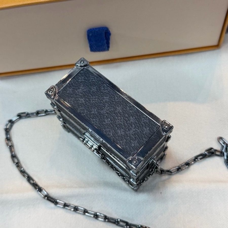 Louis Vuitton 路易威登 Trunk mini 黑花迷你小硬箱 男女同款 耳機包 鏈條斜挎包 尺寸7×5×3cm-2