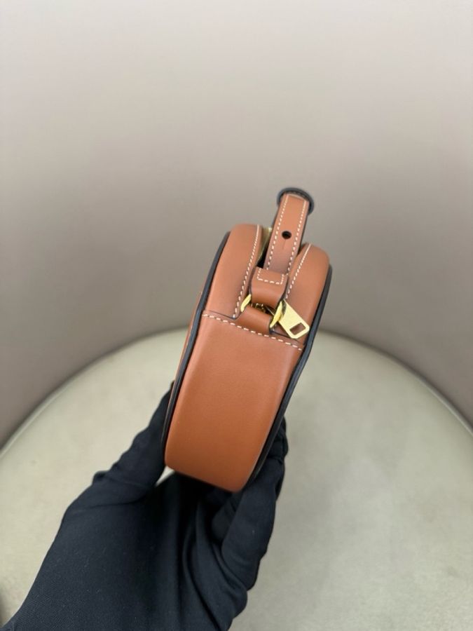 Celine 賽琳 焦糖色凱旋門月餅包-2