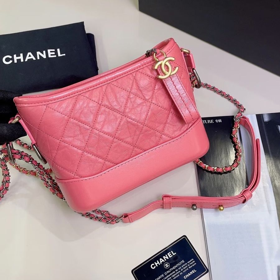 Chanel • 經典Gabrielle 芭比粉牛皮金釦流浪包 小號-2