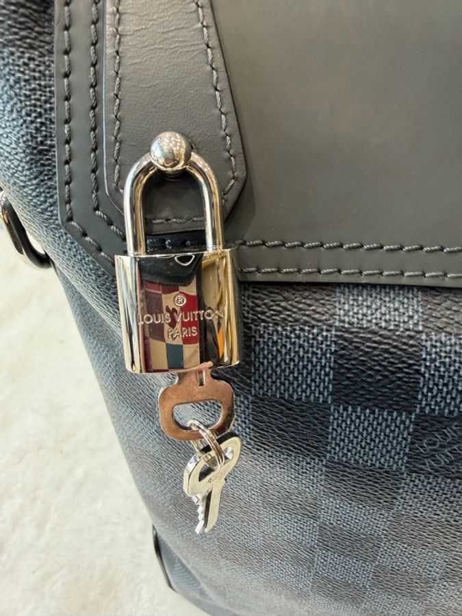 Louis Vuitton 路易威登Greenwich 棋盤格男士肩帶款斜挎包 尺寸:36x9x29-8