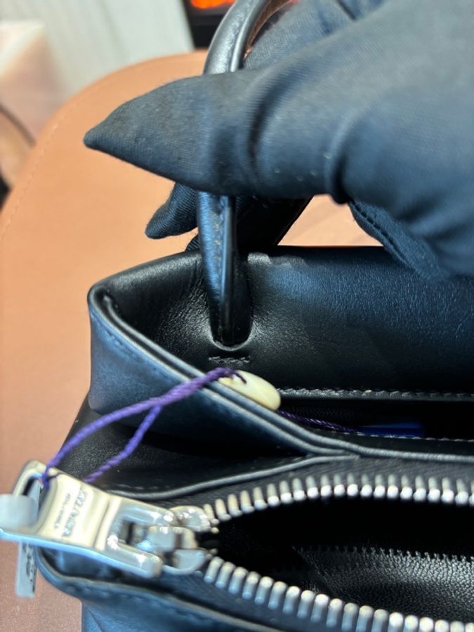 普拉達 Prada 黑色22fw秀款hobo手提單肩包 腋下包-11