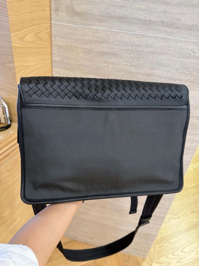 Bottega Veneta 葆蝶家 Bv男士郵差包 黑色編織款 尺寸約33*25*10c-3