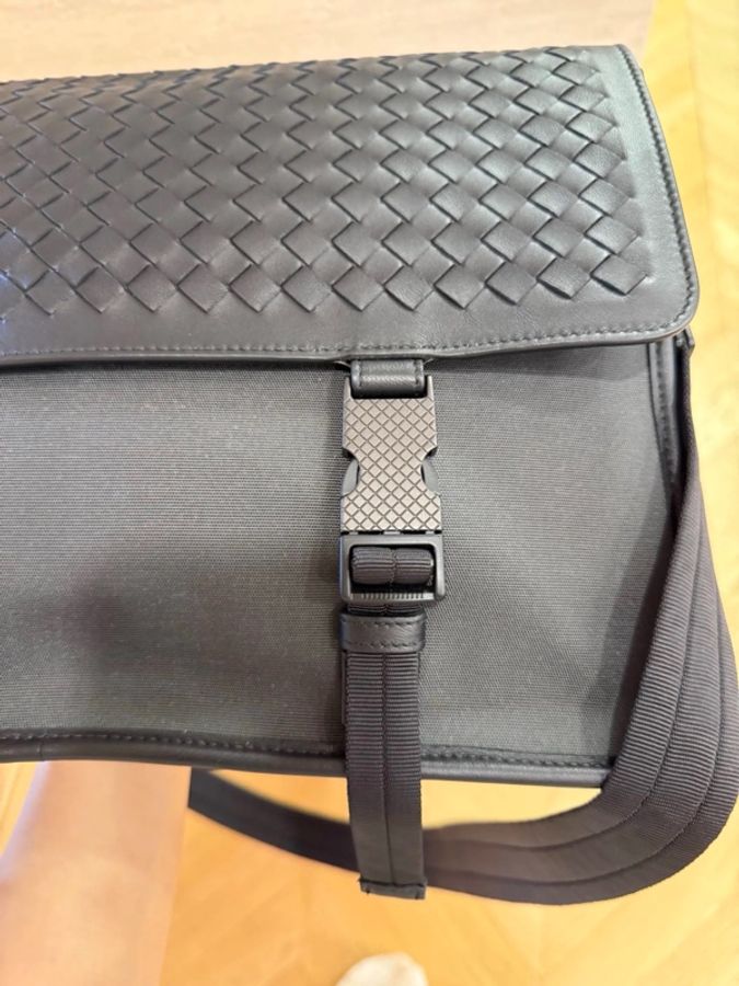 Bottega Veneta 葆蝶家 Bv男士郵差包 黑色編織款 尺寸約33*25*10c-5