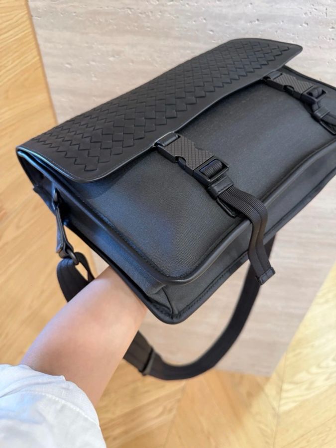 Bottega Veneta 葆蝶家 Bv男士郵差包 黑色編織款 尺寸約33*25*10c-8