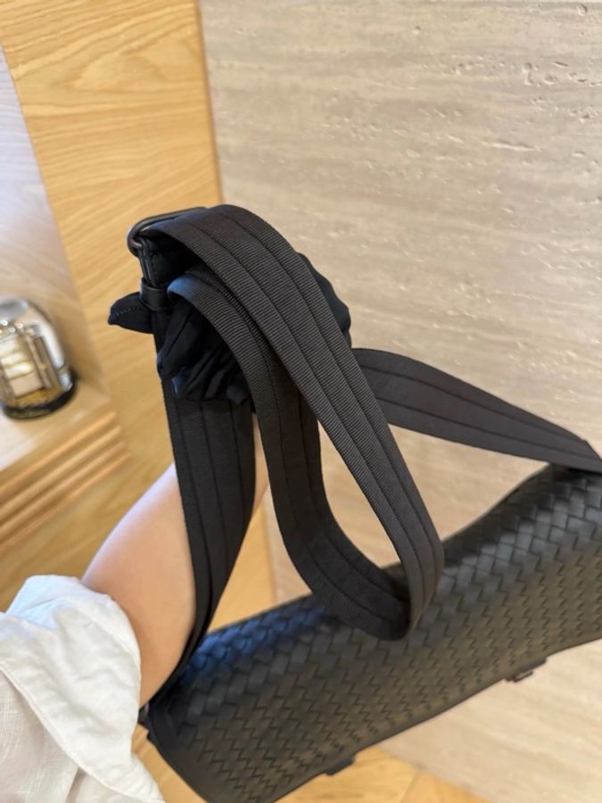 Bottega Veneta 葆蝶家 Bv男士郵差包 黑色編織款 尺寸約33*25*10c-16