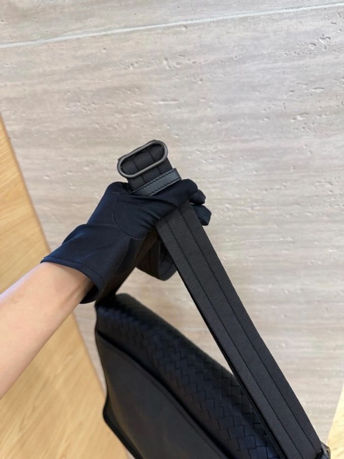 Bottega Veneta 葆蝶家 Bv男士郵差包 黑色編織款 尺寸約33*25*10c-17