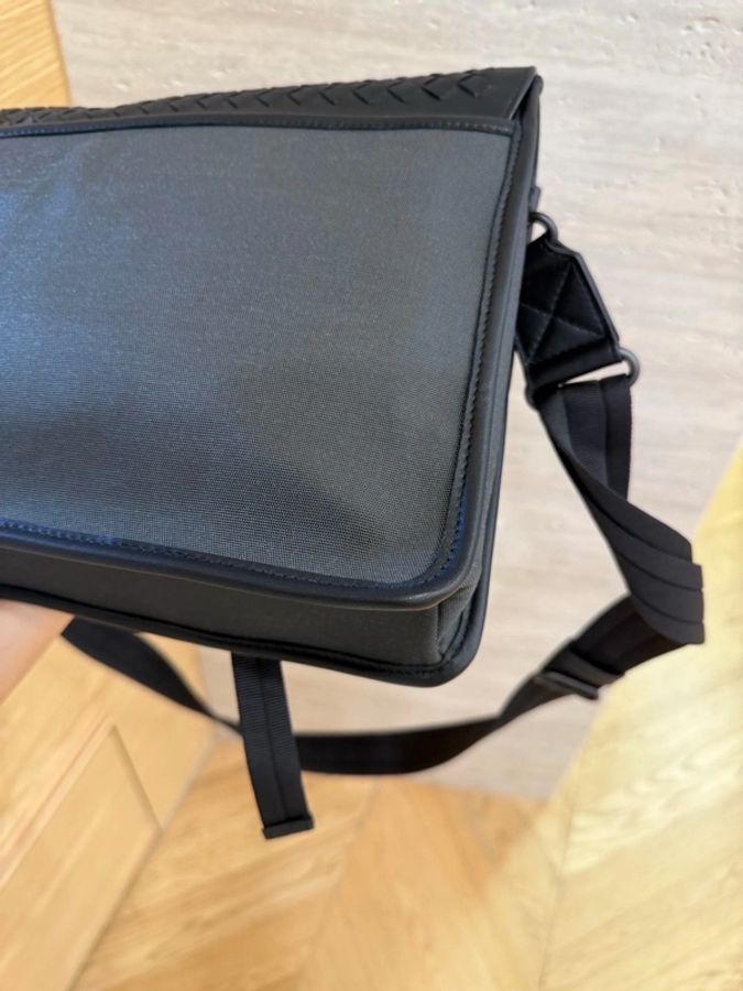 Bottega Veneta 葆蝶家 Bv男士郵差包 黑色編織款 尺寸約33*25*10c-18