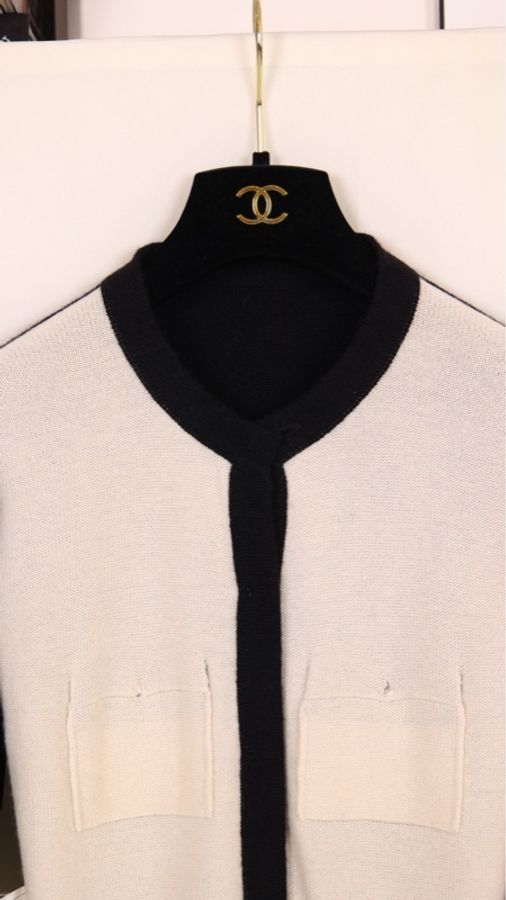 Chanel 95年黑白拼接金扣针织开衫上衣外套-13