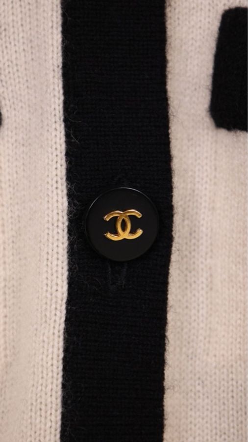 Chanel 95年黑白拼接金扣针织开衫上衣外套-17