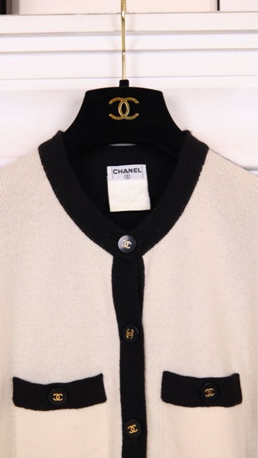 Chanel 95年黑白拼接金扣针织开衫上衣外套-20