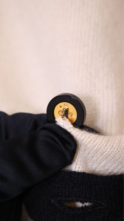 Chanel 95年黑白拼接金扣针织开衫上衣外套-30