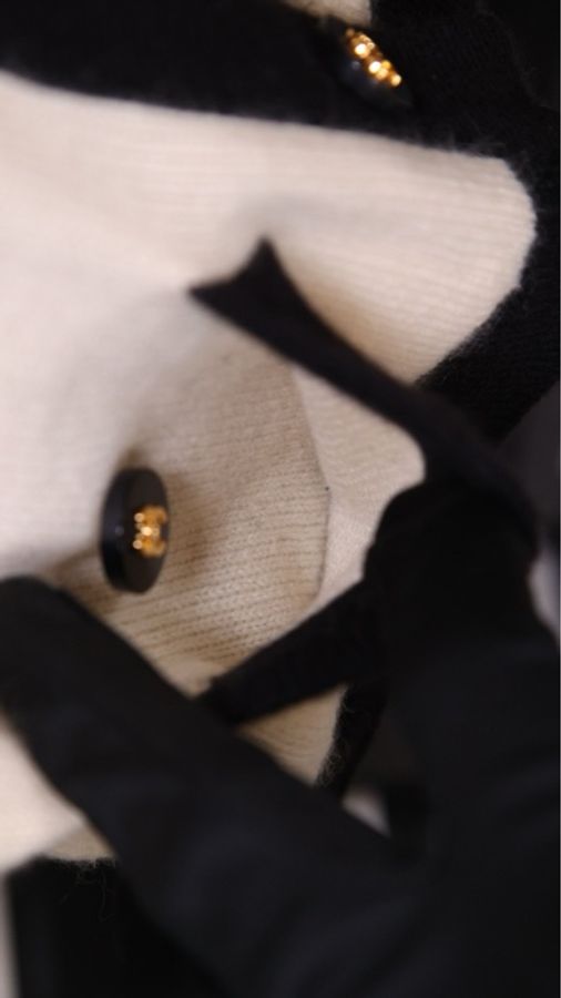 Chanel 95年黑白拼接金扣针织开衫上衣外套-35