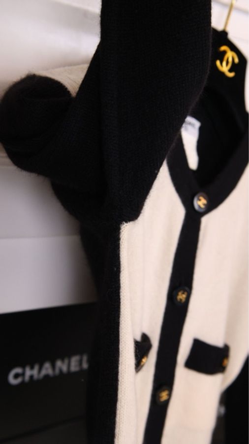 Chanel 95年黑白拼接金扣针织开衫上衣外套-37
