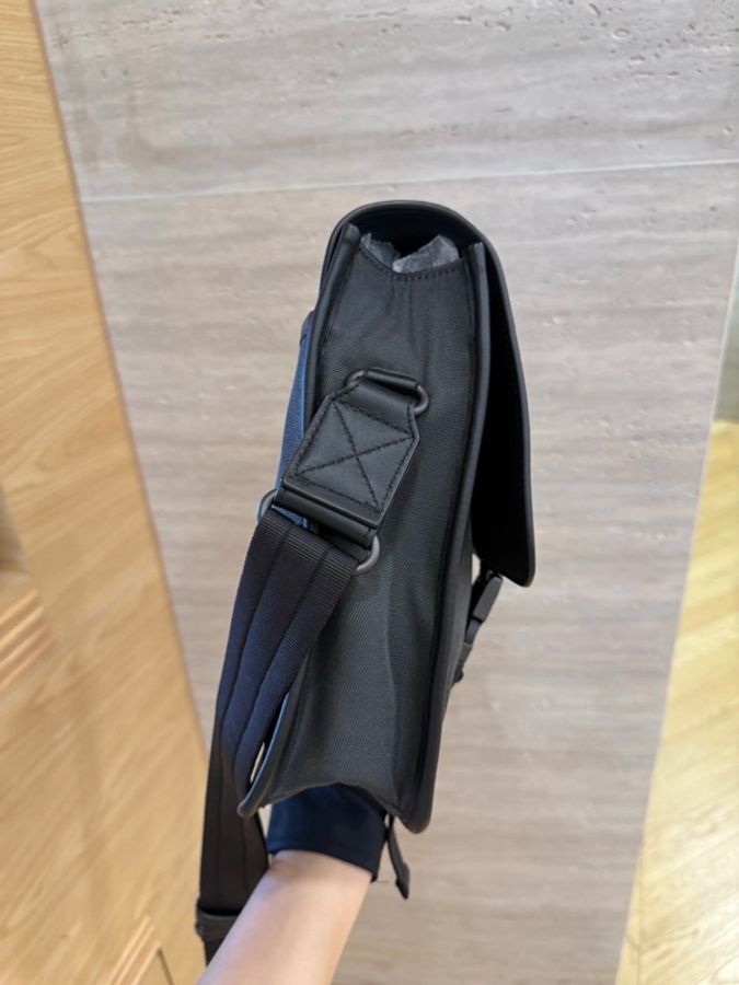 Bottega Veneta葆蝶家 Bv男士邮差包 黑色编织款-2
