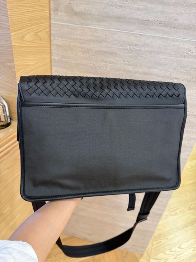 Bottega Veneta葆蝶家 Bv男士邮差包 黑色编织款-3