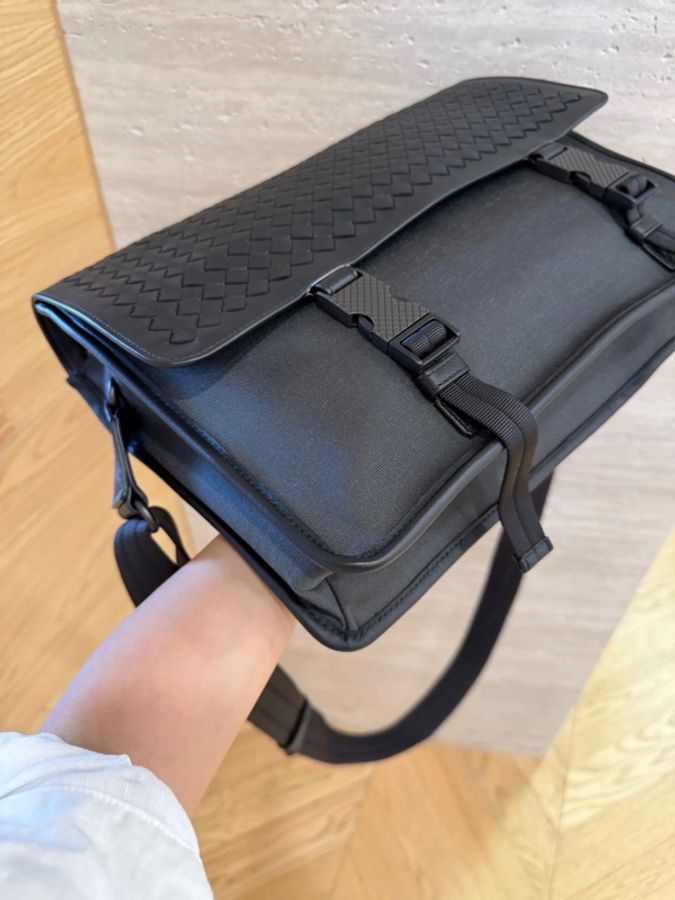 Bottega Veneta葆蝶家 Bv男士邮差包 黑色编织款-8
