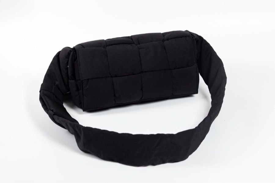 全新Bottega Veneta (Padded Tech Cassette)編織空氣尼龍肩背包-0