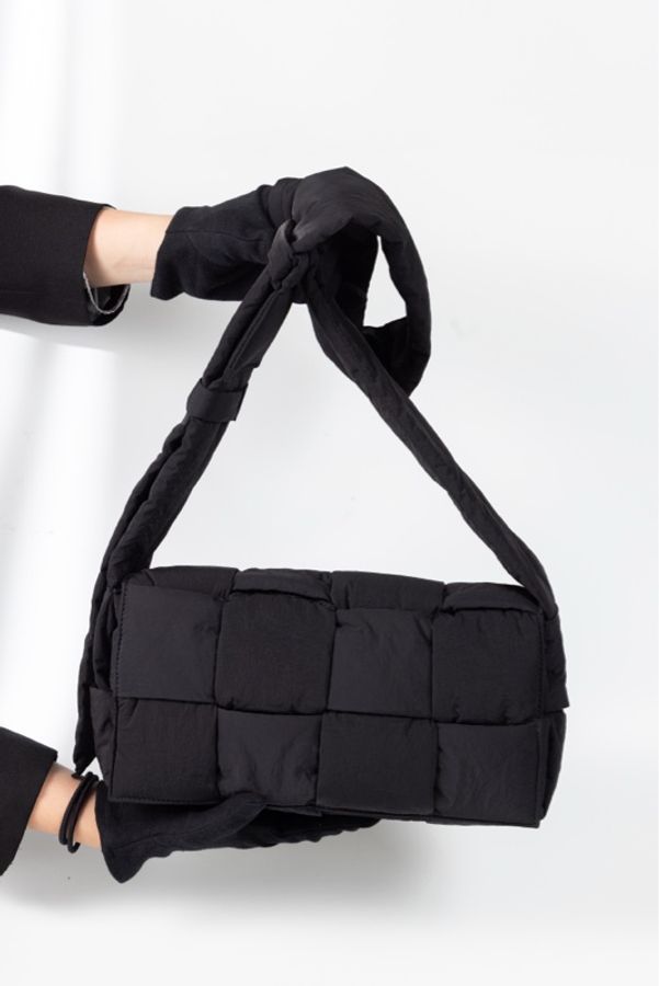 全新Bottega Veneta (Padded Tech Cassette)編織空氣尼龍肩背包-1