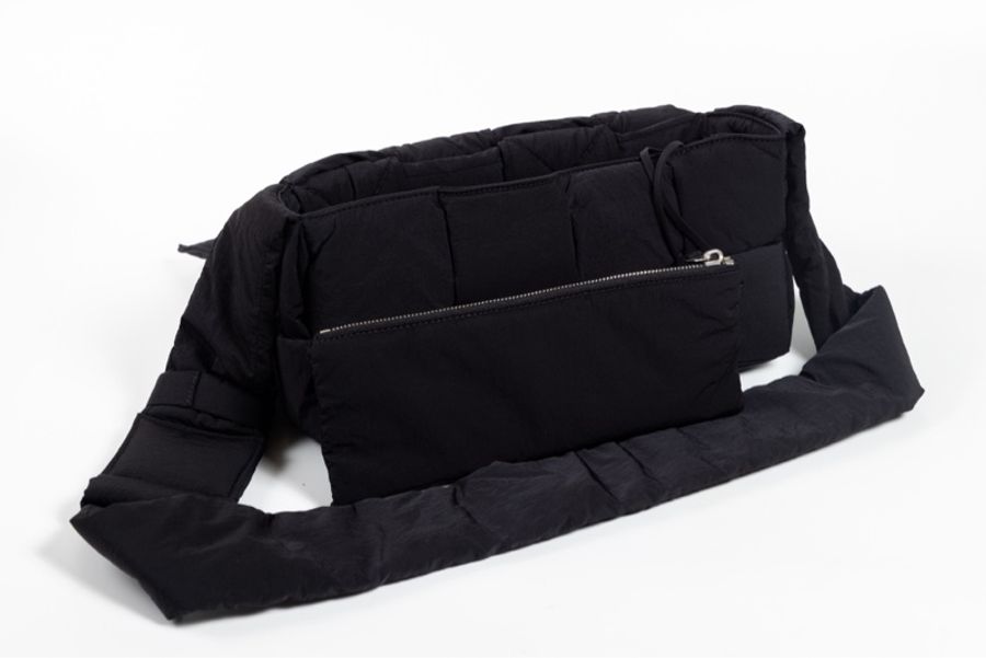 全新Bottega Veneta (Padded Tech Cassette)編織空氣尼龍肩背包-4