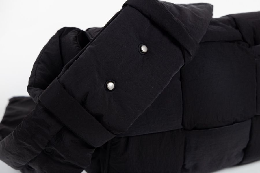 全新Bottega Veneta (Padded Tech Cassette)編織空氣尼龍肩背包-5