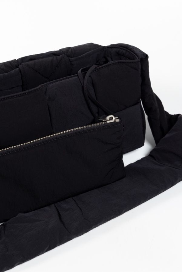 全新Bottega Veneta (Padded Tech Cassette)編織空氣尼龍肩背包-6