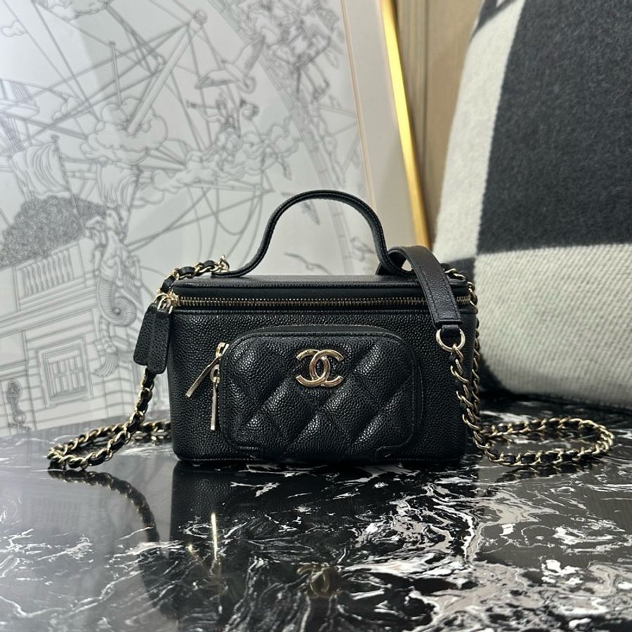 閒置未使用 Chanel 香奈兒 23P系列黑金荔枝牛皮cargo系列口袋盒子包 尺寸17×11 芯片款-1