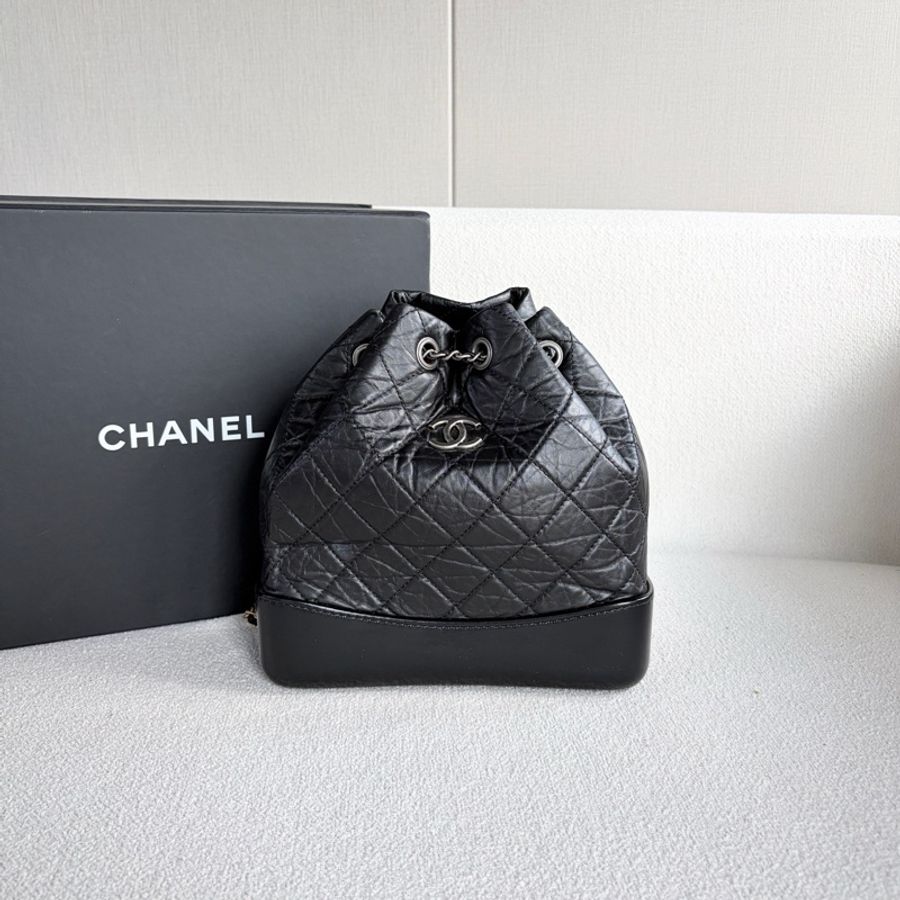 Chanel香奈兒黑色銀扣 牛皮 尺寸21*22*9-0