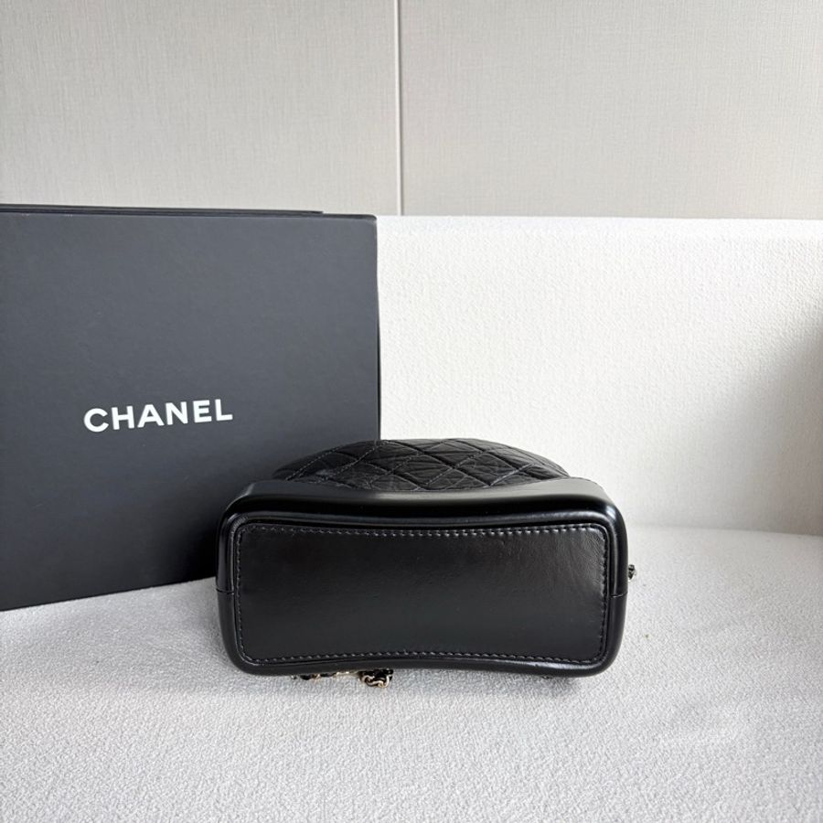 Chanel香奈兒黑色銀扣 牛皮 尺寸21*22*9-3