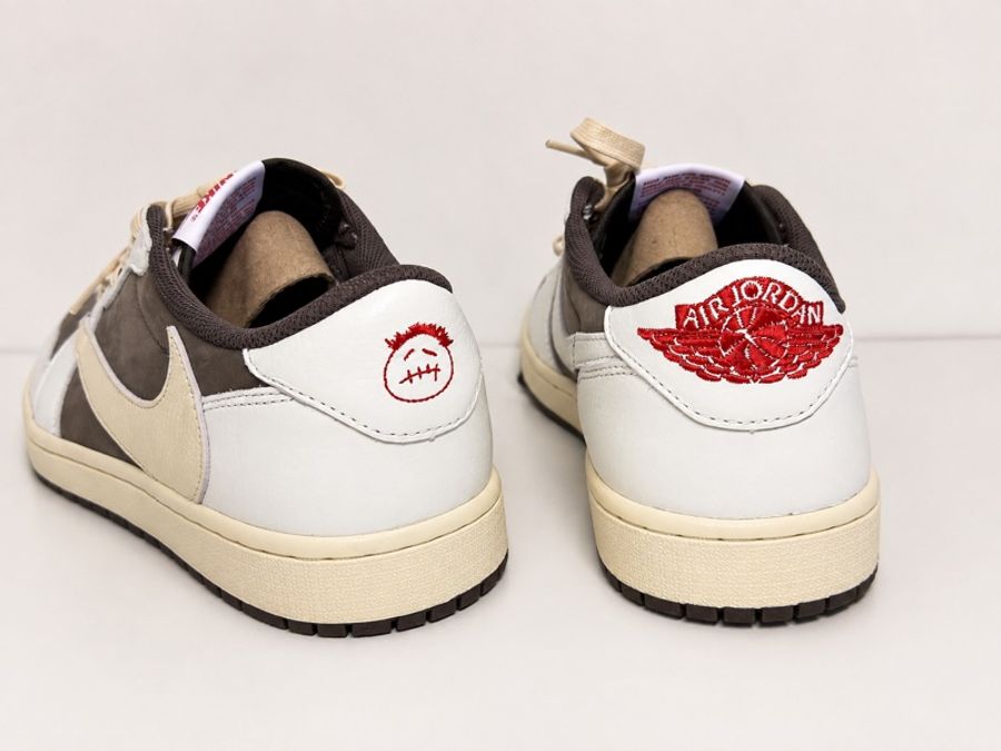 全新Travis Scott x Air Jordan 1 Low OG倒鉤摩卡-1