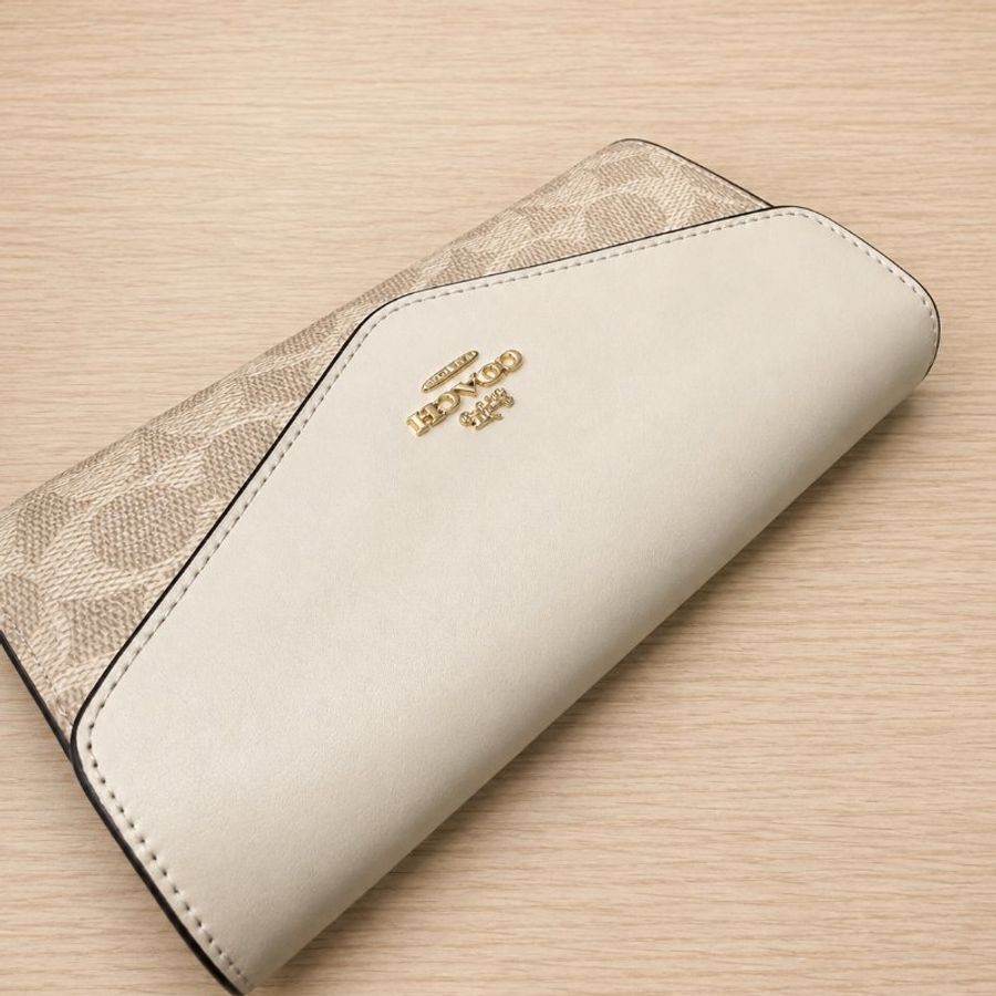 Coach outlet款 淺色老花長夾-1