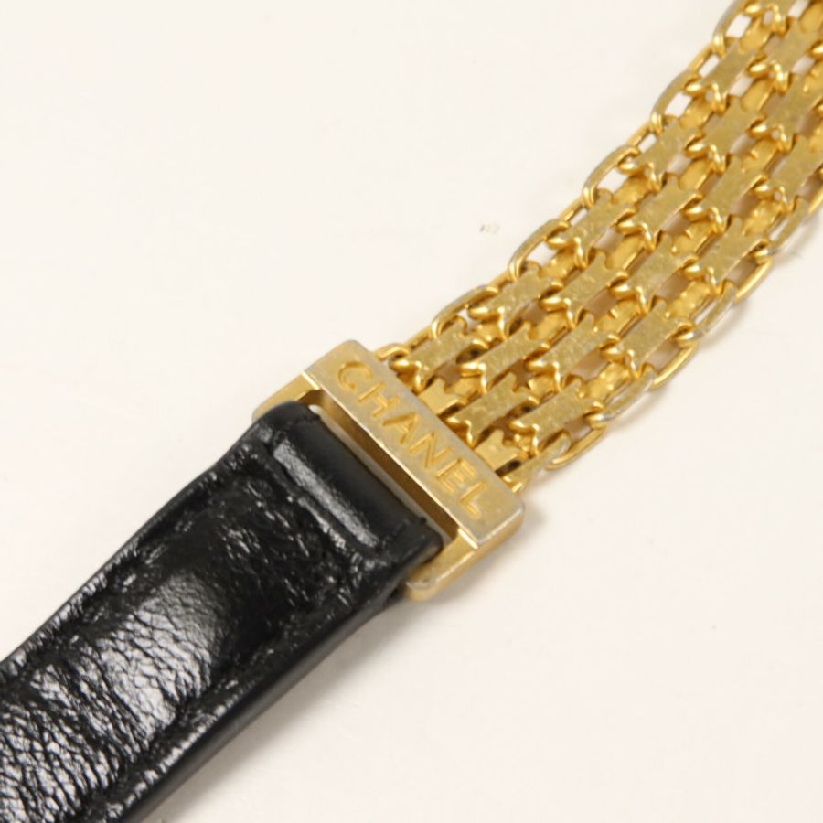 CHANEL 牛皮皮革Chevron Medal Flap鏈帶肩背袋-15