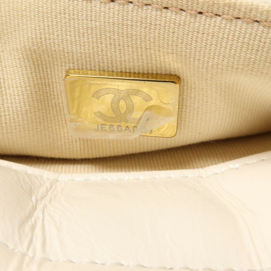 CHANEL 牛皮皮革Wavy CC Hobo鏈帶肩背袋-8