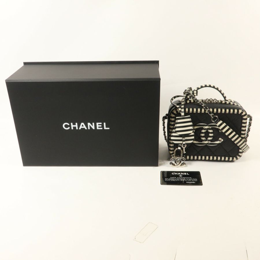 CHANEL 牛皮皮革Vanity Case鏈帶手挽肩背兩用袋-9