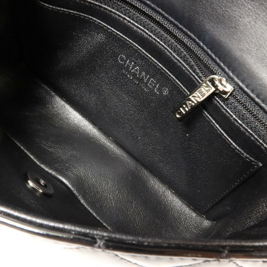 CHANEL 漆皮皮革Mini Classic 20鏈帶肩背袋-4