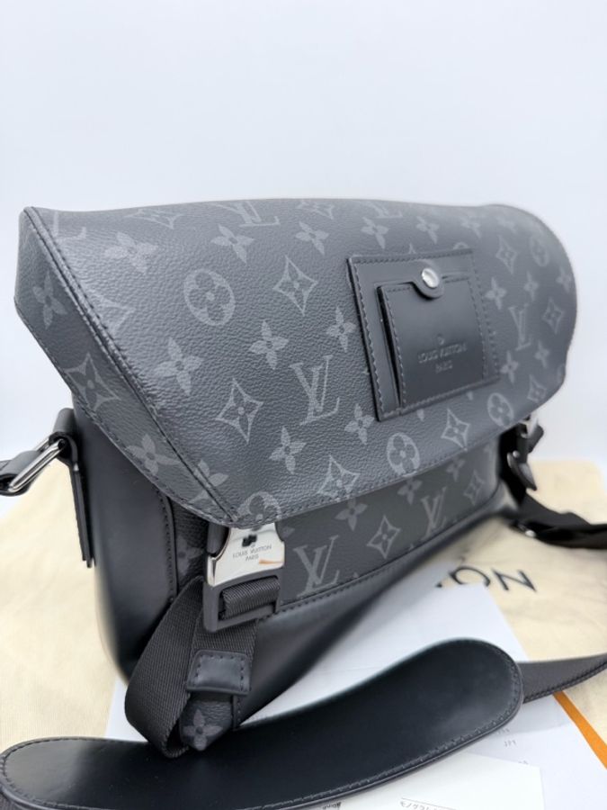 路易威登LV Voyager 小號郵差包黑色老花-1