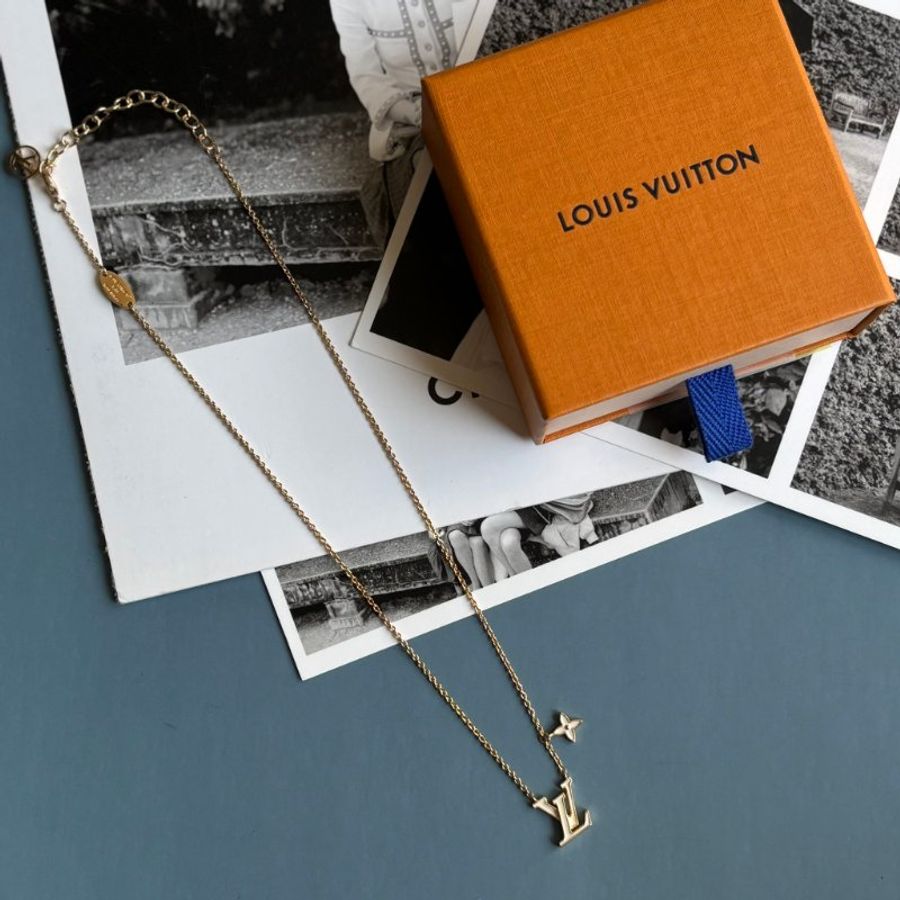 ::LOUIS VUITTON:: LV M01092 LV Iconic Enamel 白色琺瑯Monogram花卉圖案吊飾 項鍊-1