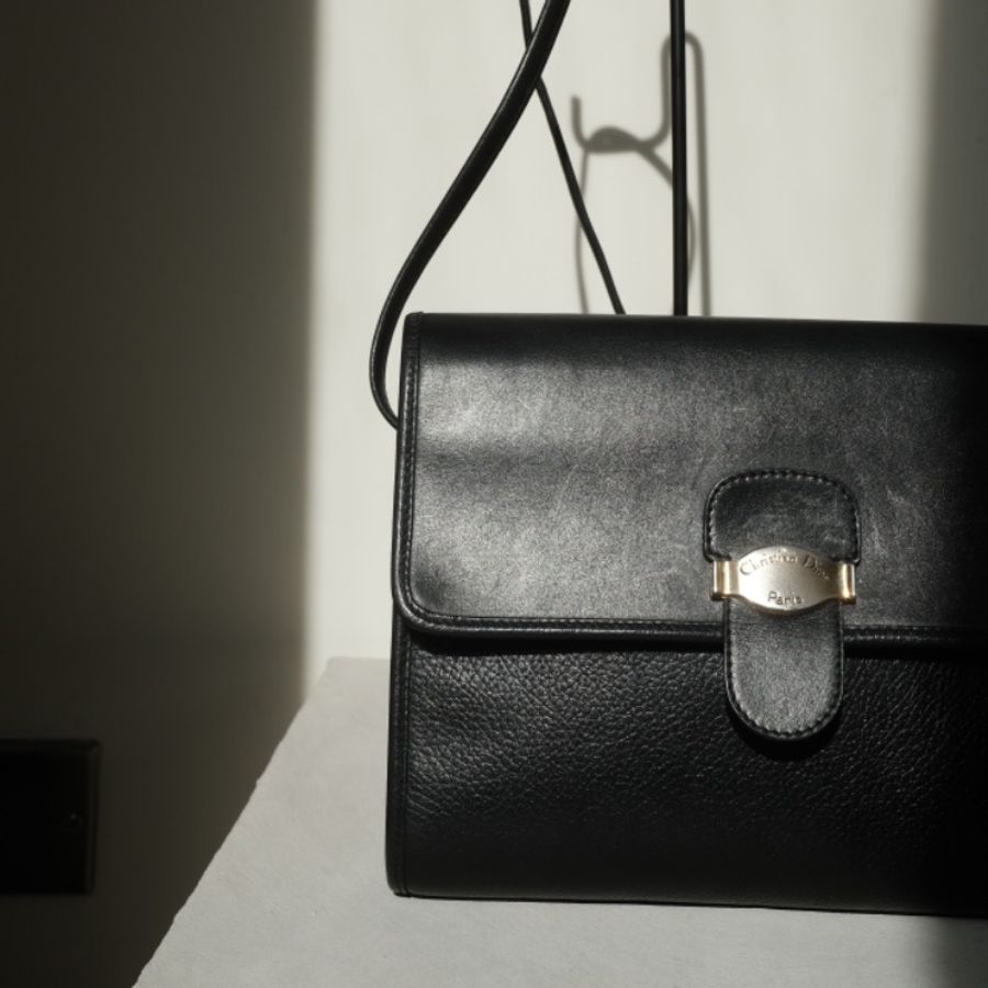 Dior Vintage Christian Dior 1980s 雙質感牛皮鐫刻金屬牌翻蓋斜背包-1