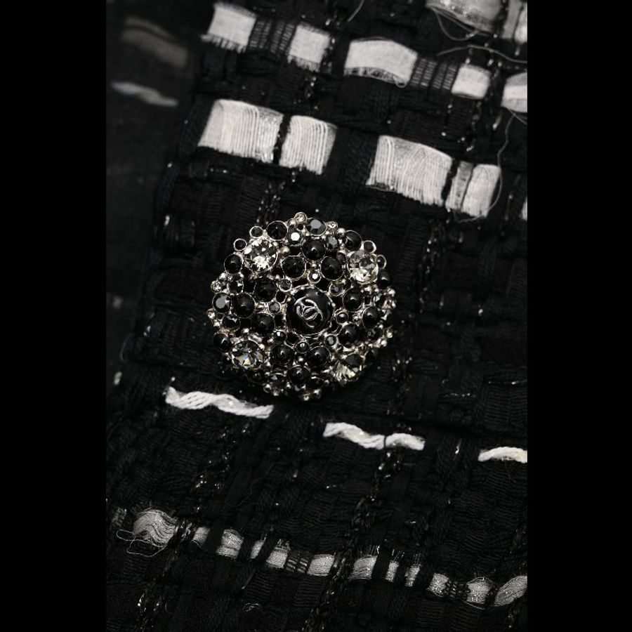 Chanel 15年迪拜系列秀款黑白编织钻扣无袖连体裤-10
