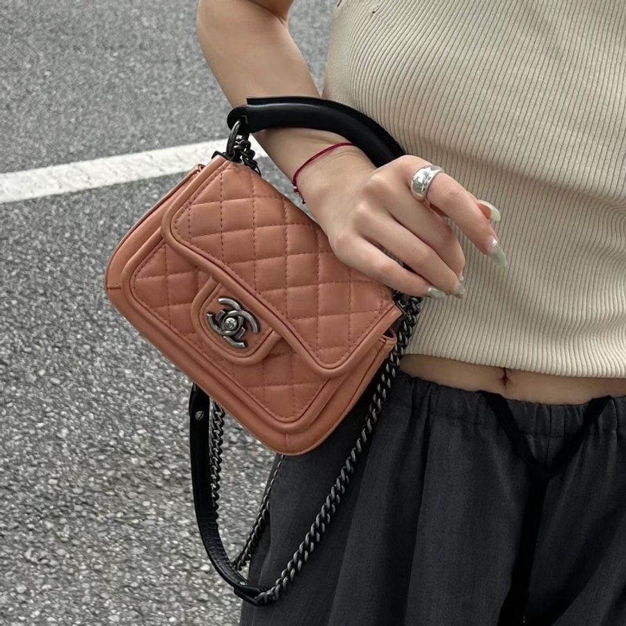 CHANEL 銀扣mini孟買 手提肩背斜背包 19*13*3.5 98新配件保卡塵袋-1