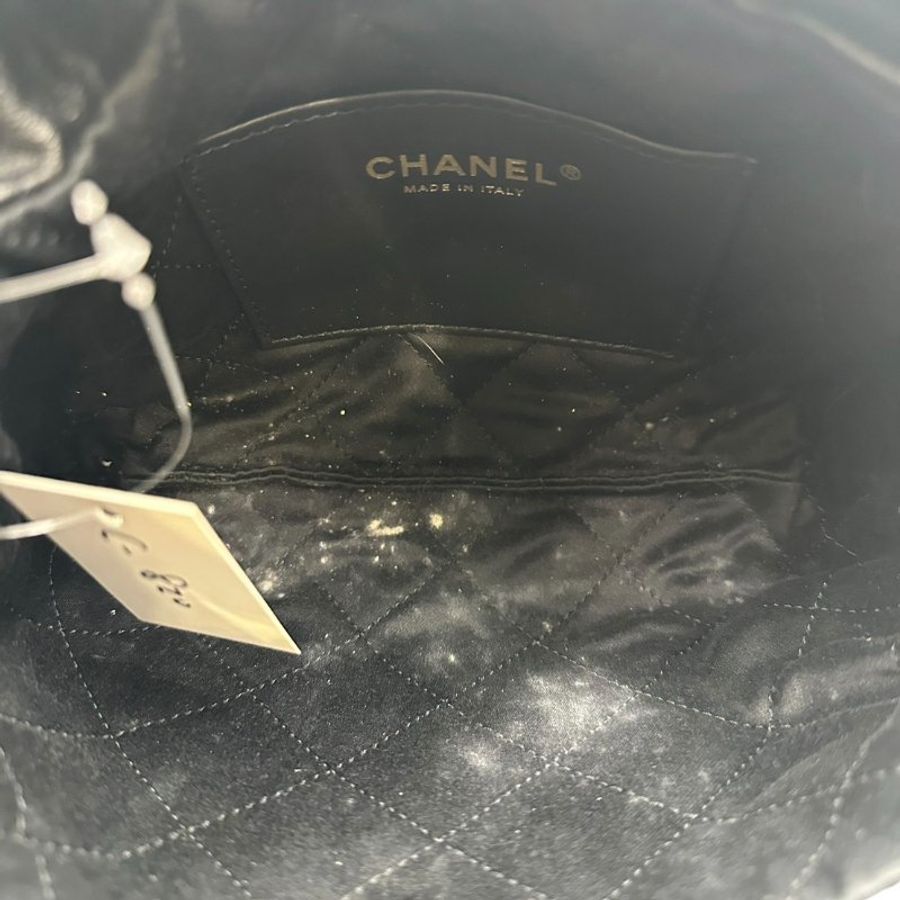 【美收精品】CHANEL 22 Mini Handbag 黑色亮面小牛皮金釦手提包 C-820【隔月月中將轉賣至日本 上架期限30天】-6