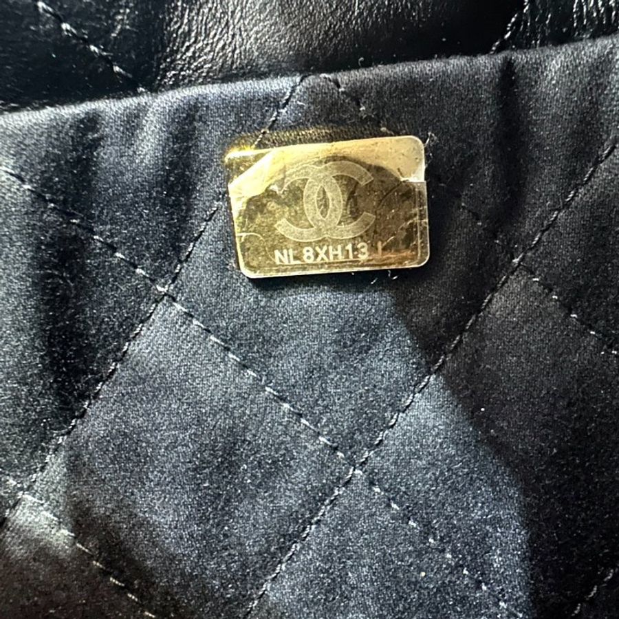 【美收精品】CHANEL 22 Mini Handbag 黑色亮面小牛皮金釦手提包 C-820【隔月月中將轉賣至日本 上架期限30天】-7