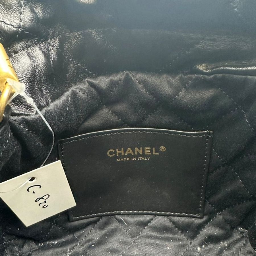 【美收精品】CHANEL 22 Mini Handbag 黑色亮面小牛皮金釦手提包 C-820【隔月月中將轉賣至日本 上架期限30天】-8
